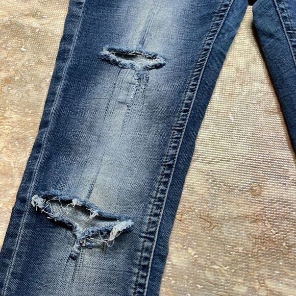 Grace Women’s skinny distressed jeans. Size 24 - Picture 14 of 15
